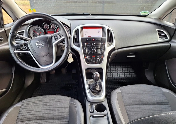 Opel Astra cena 25900 przebieg: 184000, rok produkcji 2014 z Szubin małe 191